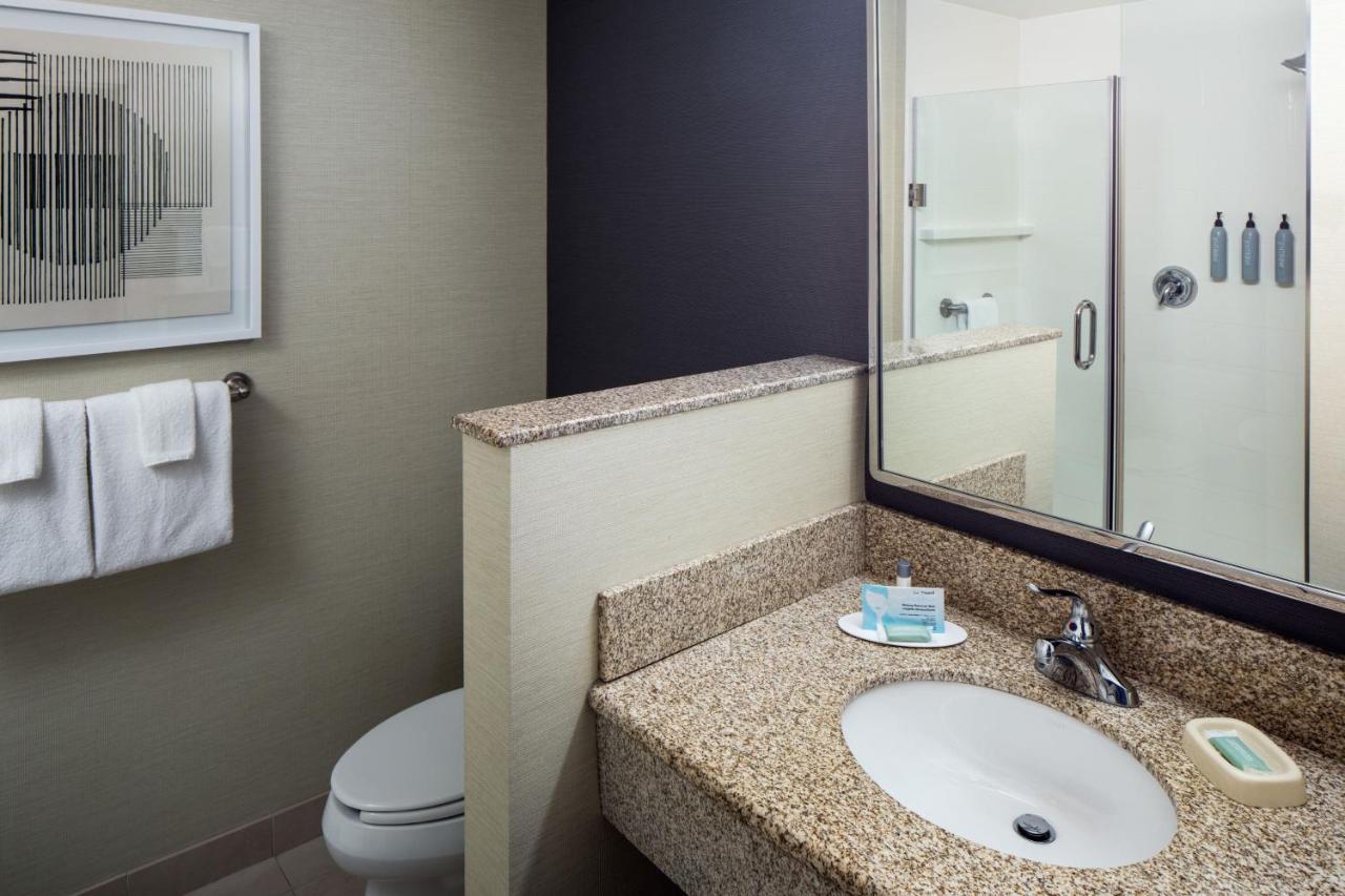 Hotel Courtyard By Marriott Charleston Downtown/Civic Center Esterno foto