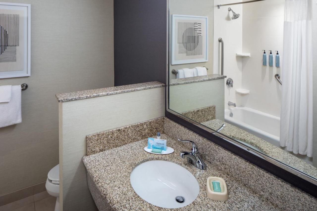 Hotel Courtyard By Marriott Charleston Downtown/Civic Center Esterno foto