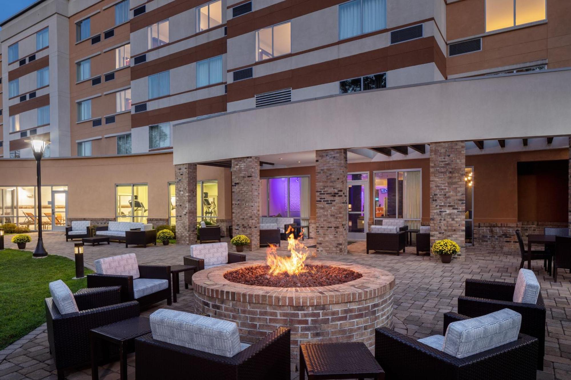 Hotel Courtyard By Marriott Charleston Downtown/Civic Center Esterno foto