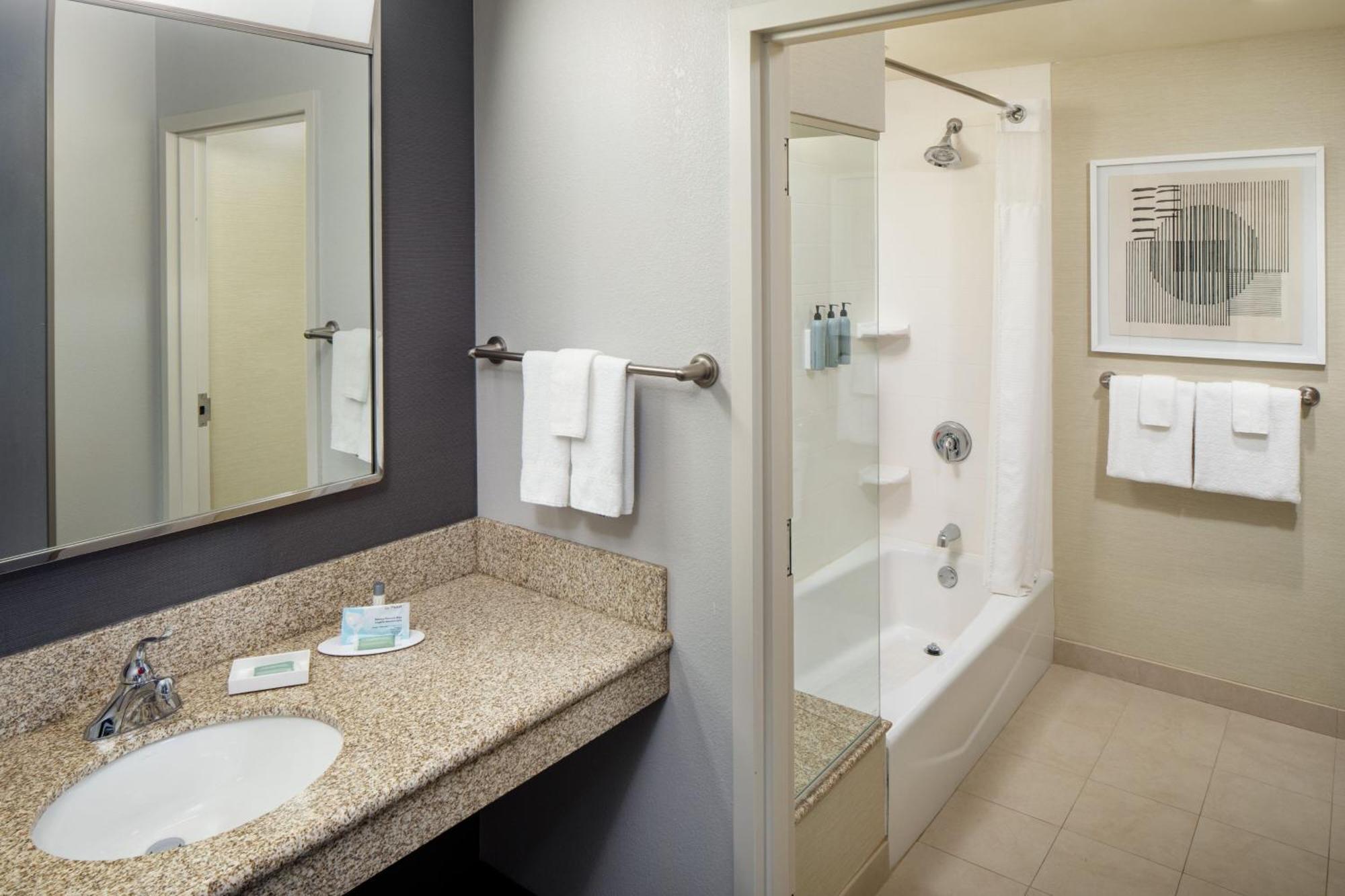 Hotel Courtyard By Marriott Charleston Downtown/Civic Center Esterno foto