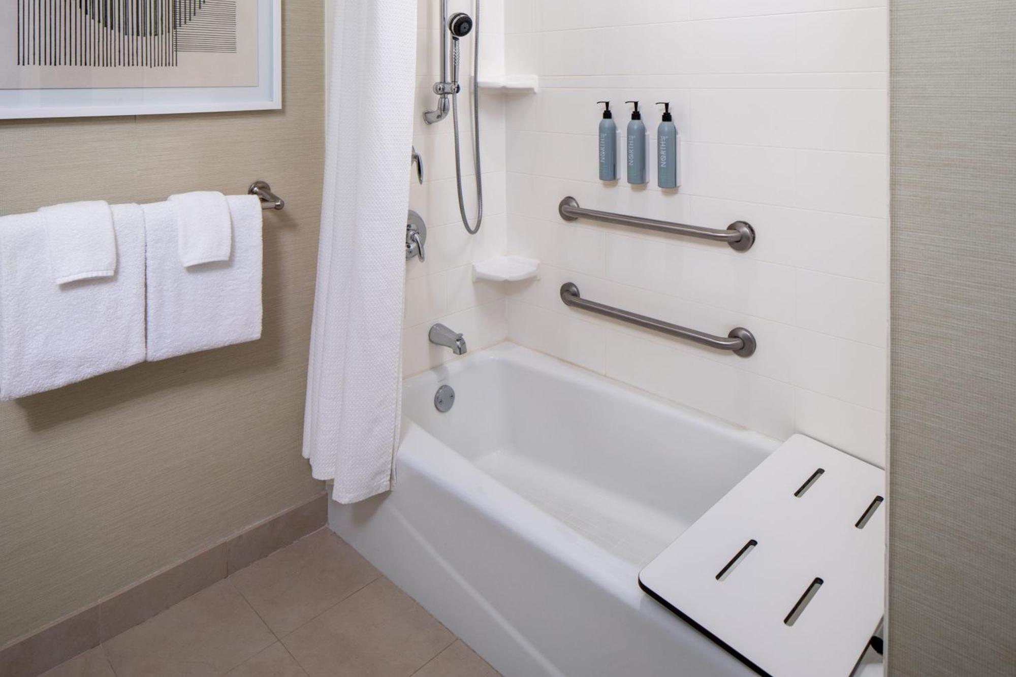 Hotel Courtyard By Marriott Charleston Downtown/Civic Center Esterno foto