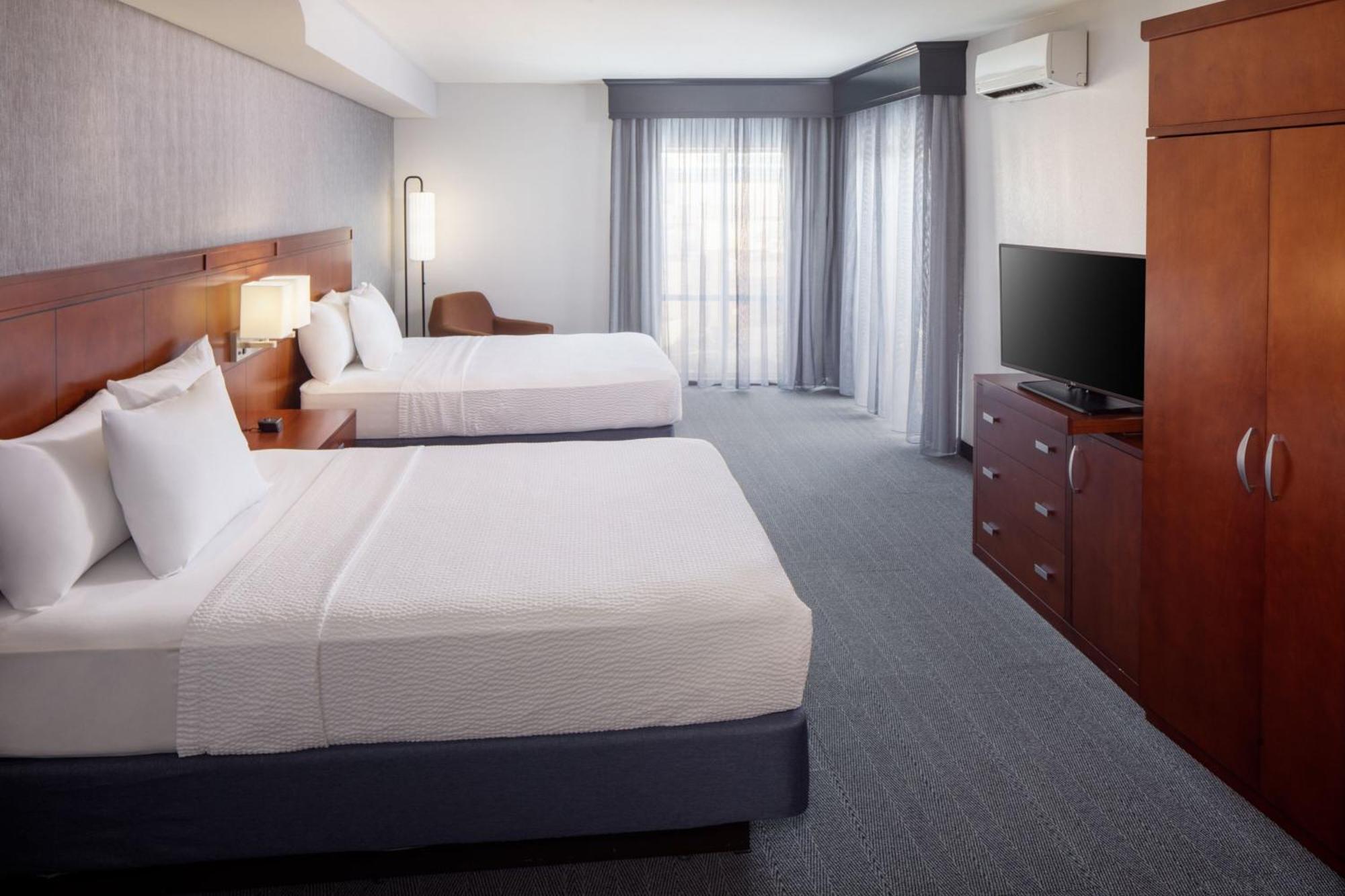 Hotel Courtyard By Marriott Charleston Downtown/Civic Center Esterno foto
